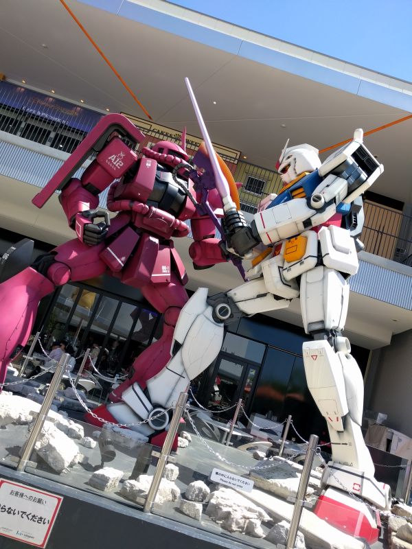 ガンダムとシャアザク