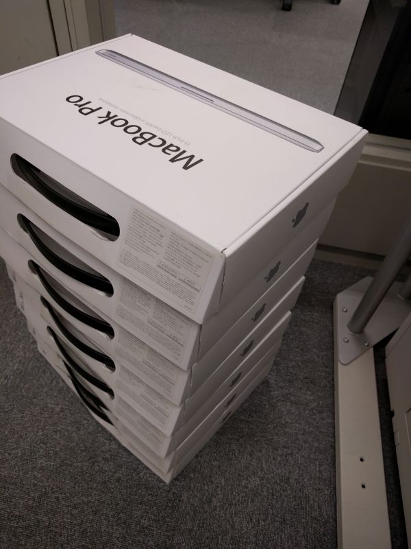 MacBook Proの箱