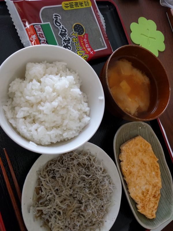 本日の朝食兼昼食