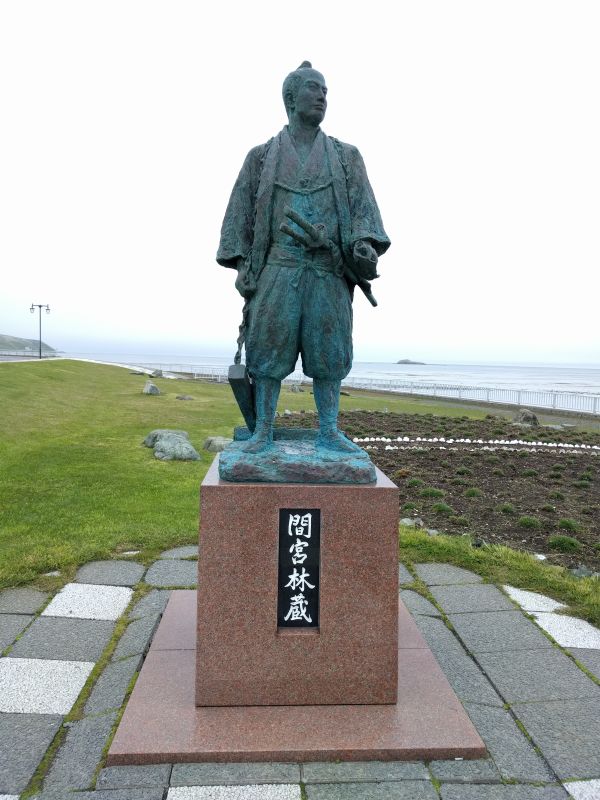 間宮林蔵の像