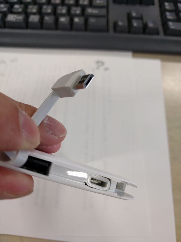 MicroUSBと変換コネクタ