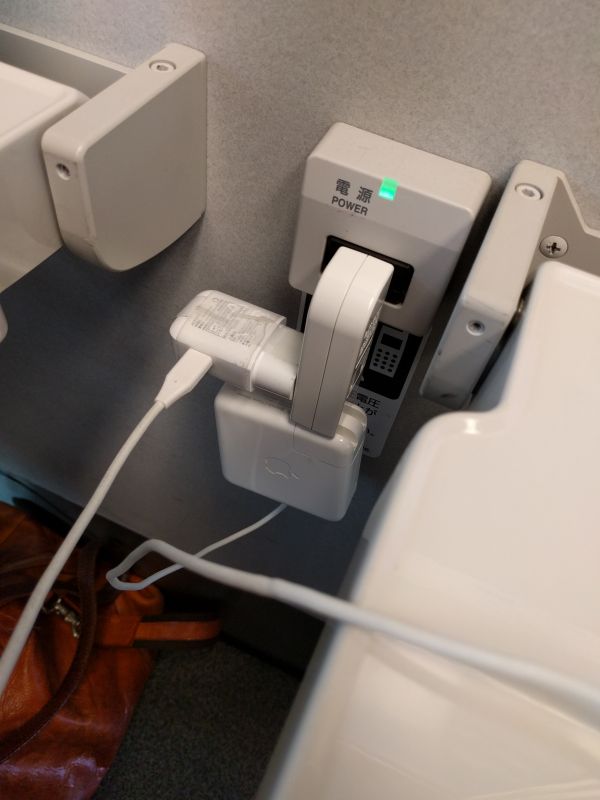 電源コネクタ