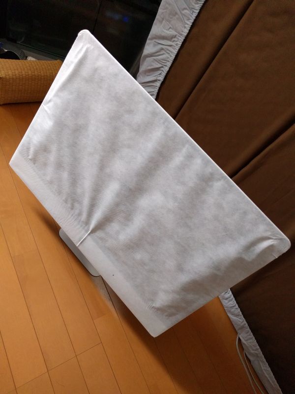 不織布に包まれたiMac