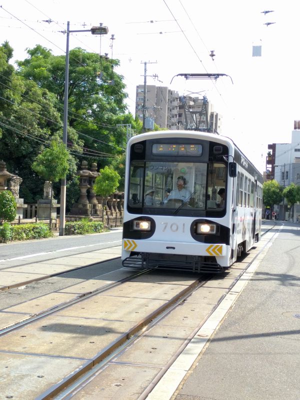 パンダ塗装のチンチン電車
