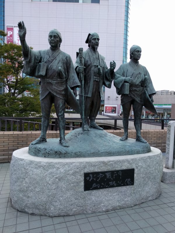 水戸黄門助さん格さん像
