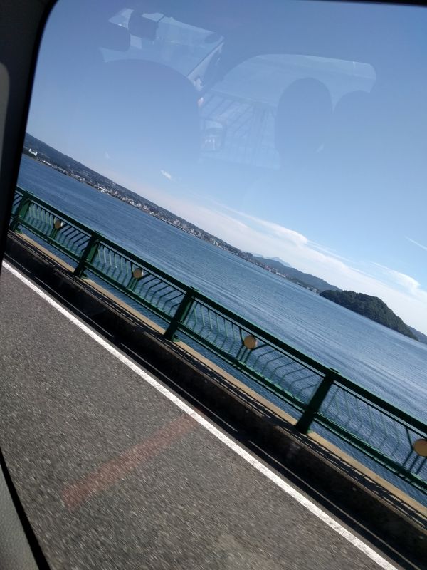 対岸にイオン