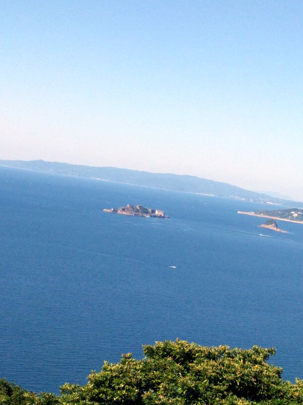 斜め上から見る軍艦島