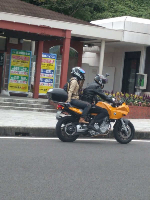 ヘルメットにカメラ
