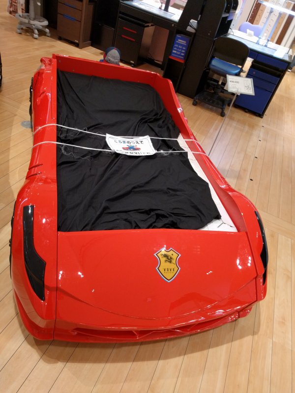 車型のベッド