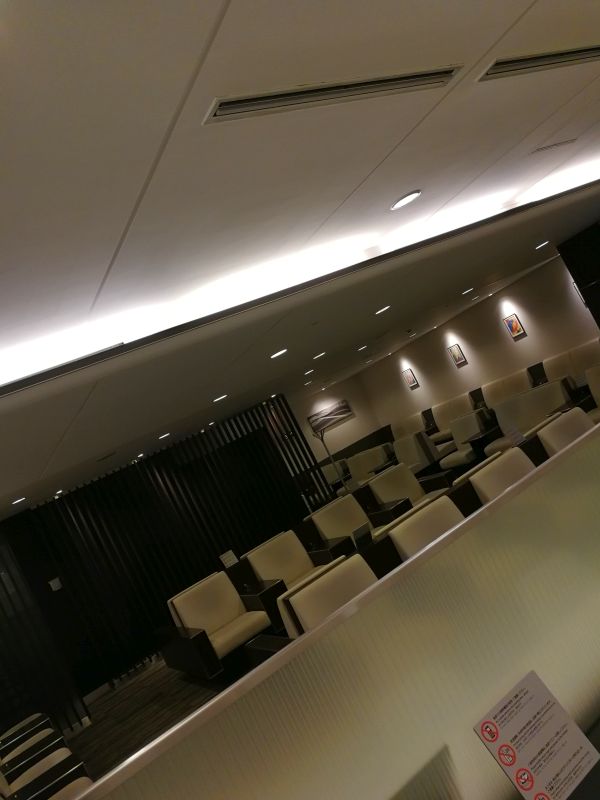 ラウンジ入場