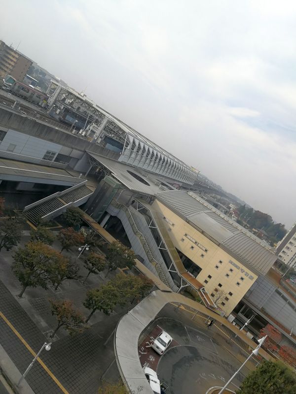 朝のつくばエクスプレス守谷駅