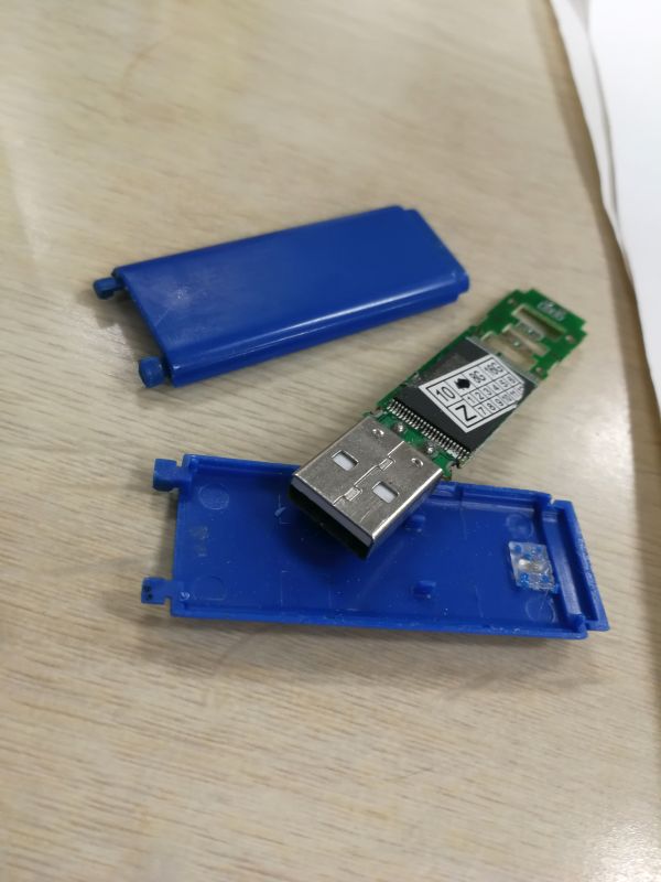 USBメモリの分解