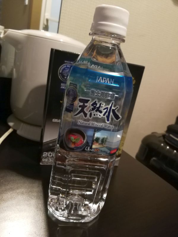 ペットボトルの水