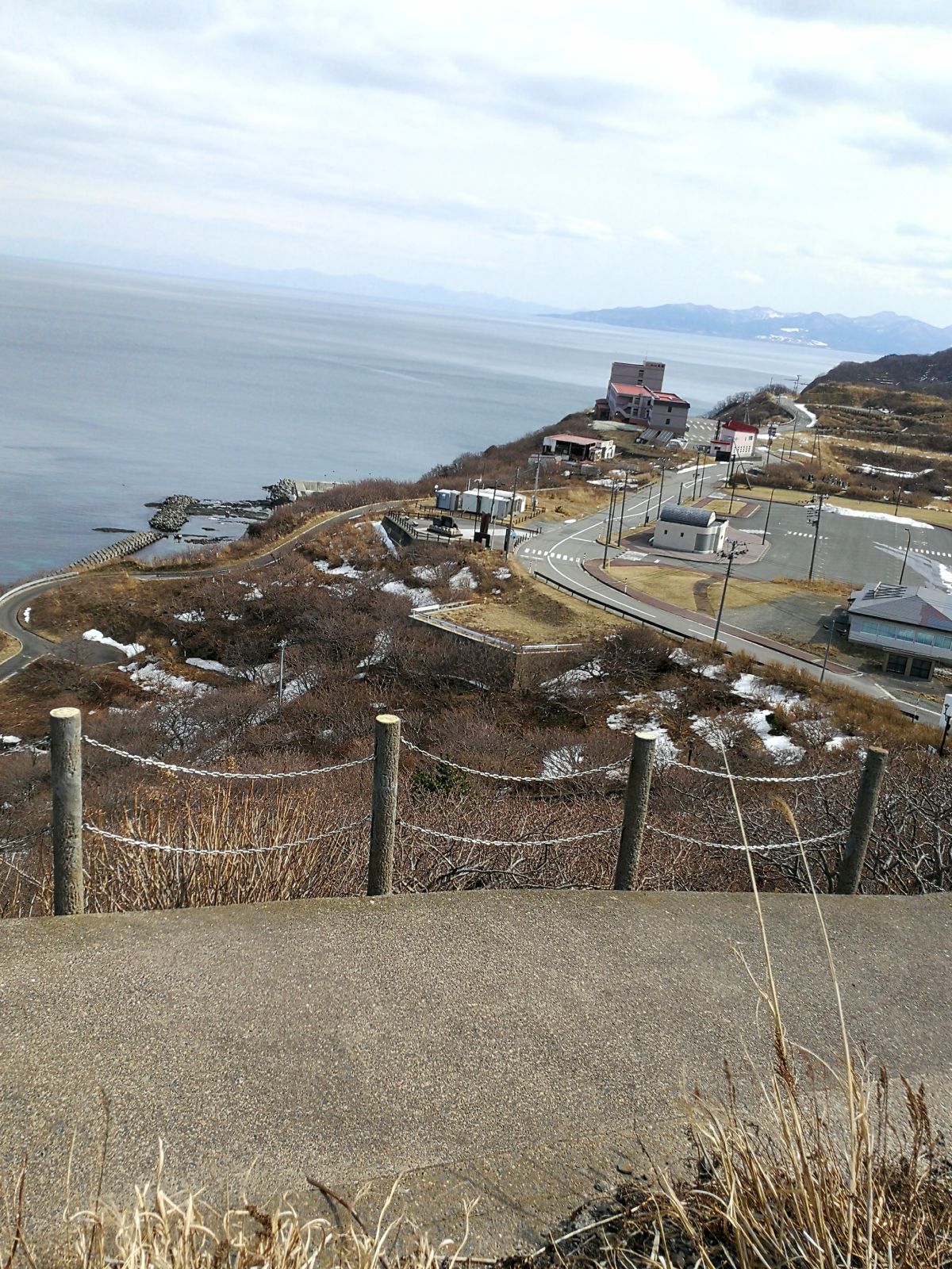 上から見る歌唱碑近辺の風景