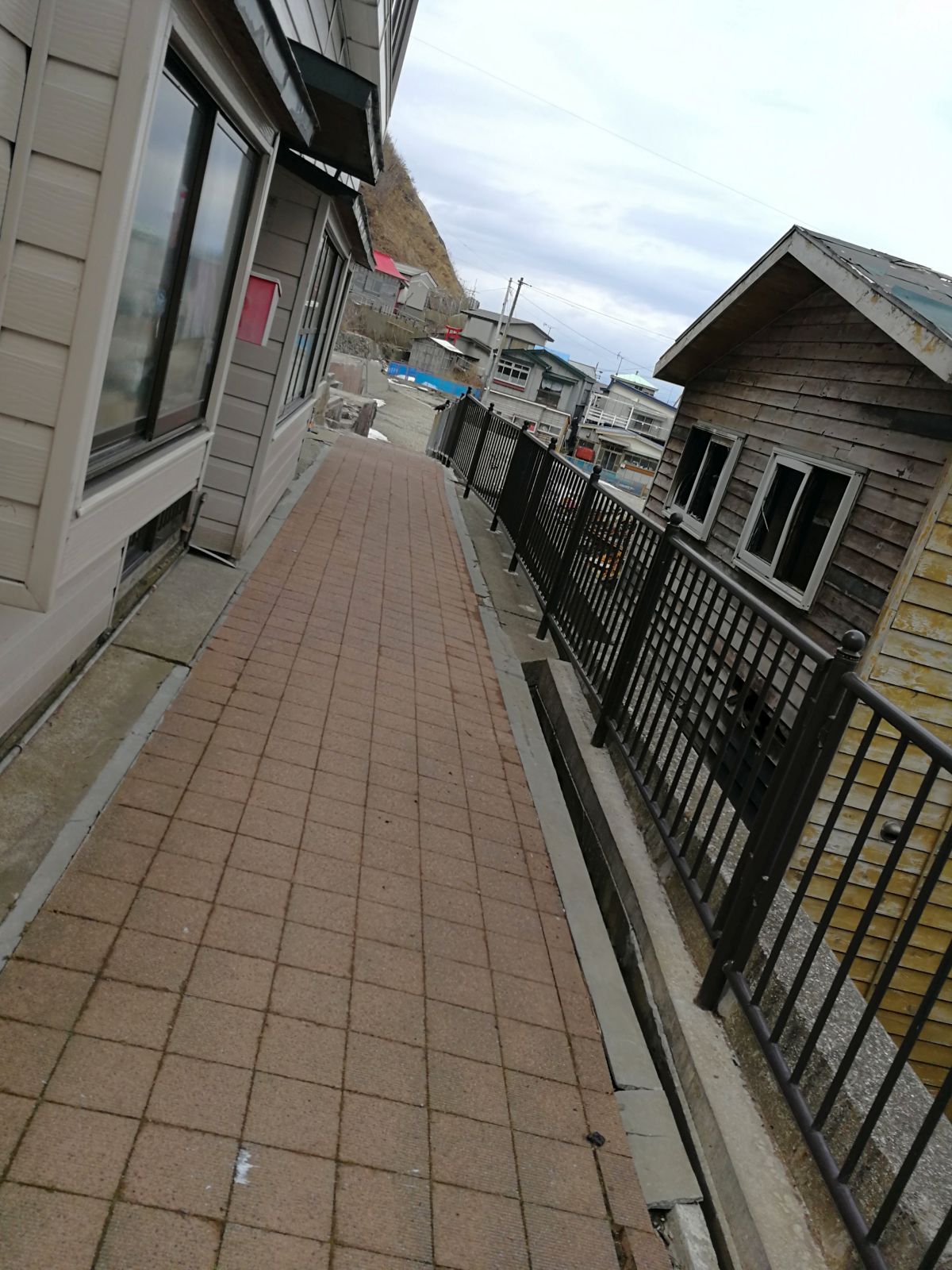 歩道の先