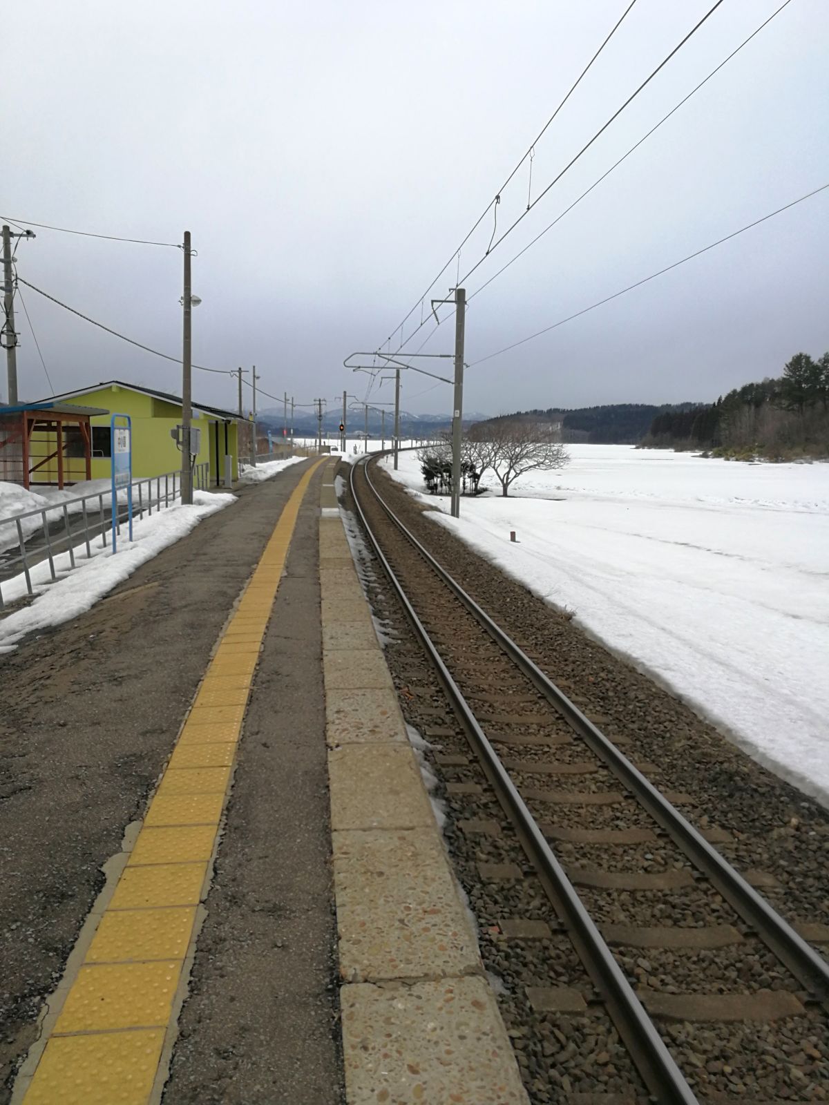 ホームから見た大平駅方面