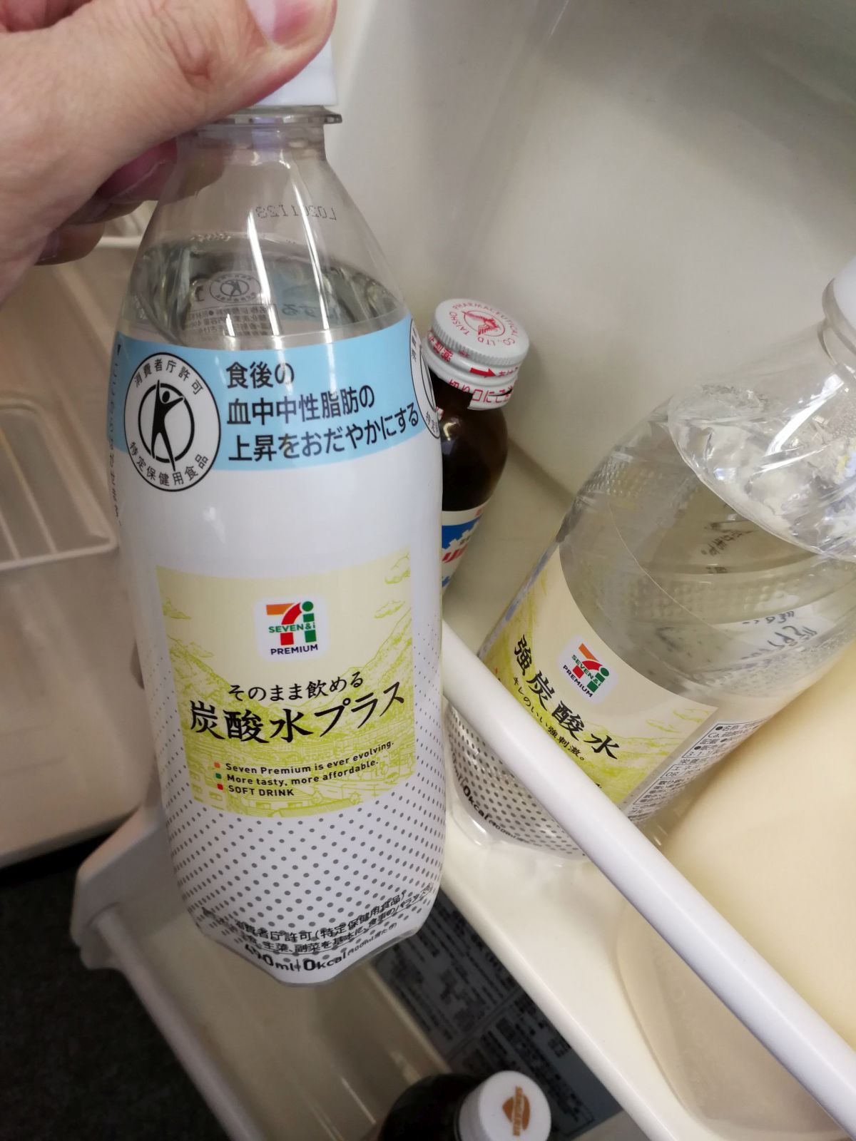 炭酸水プラスと強炭酸水