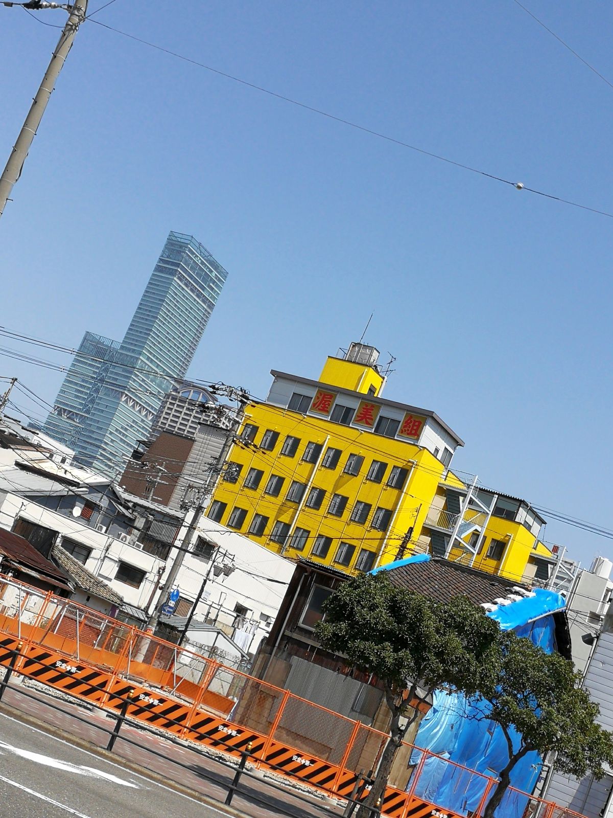 黄色の建物