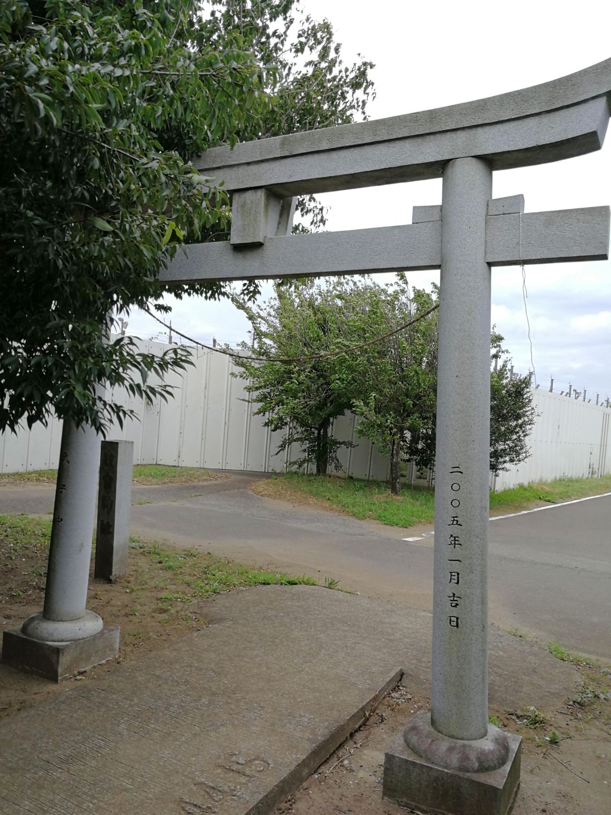 鳥居の後側