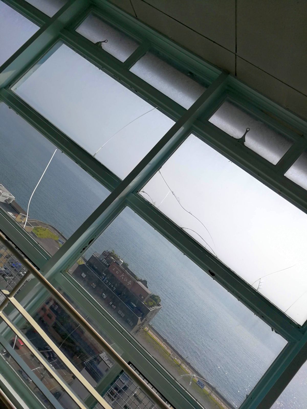 ガラスのひび割れ