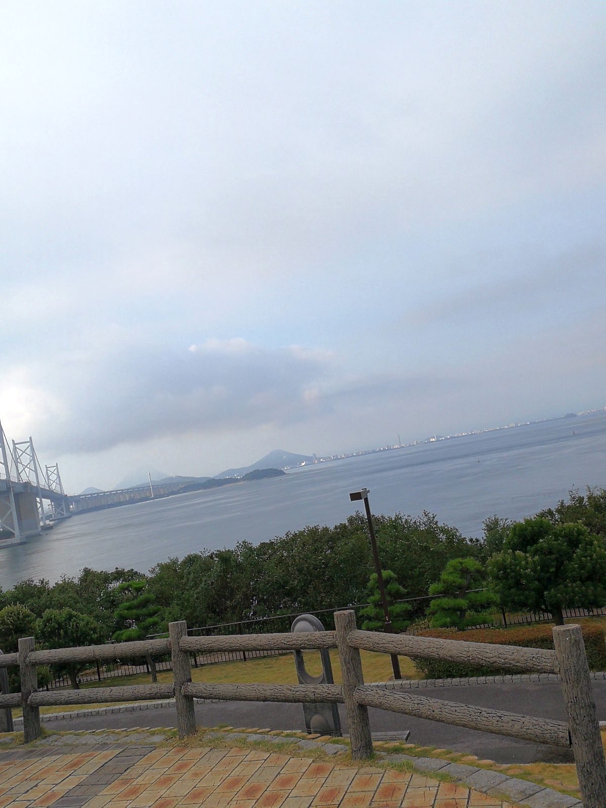 対岸の建物