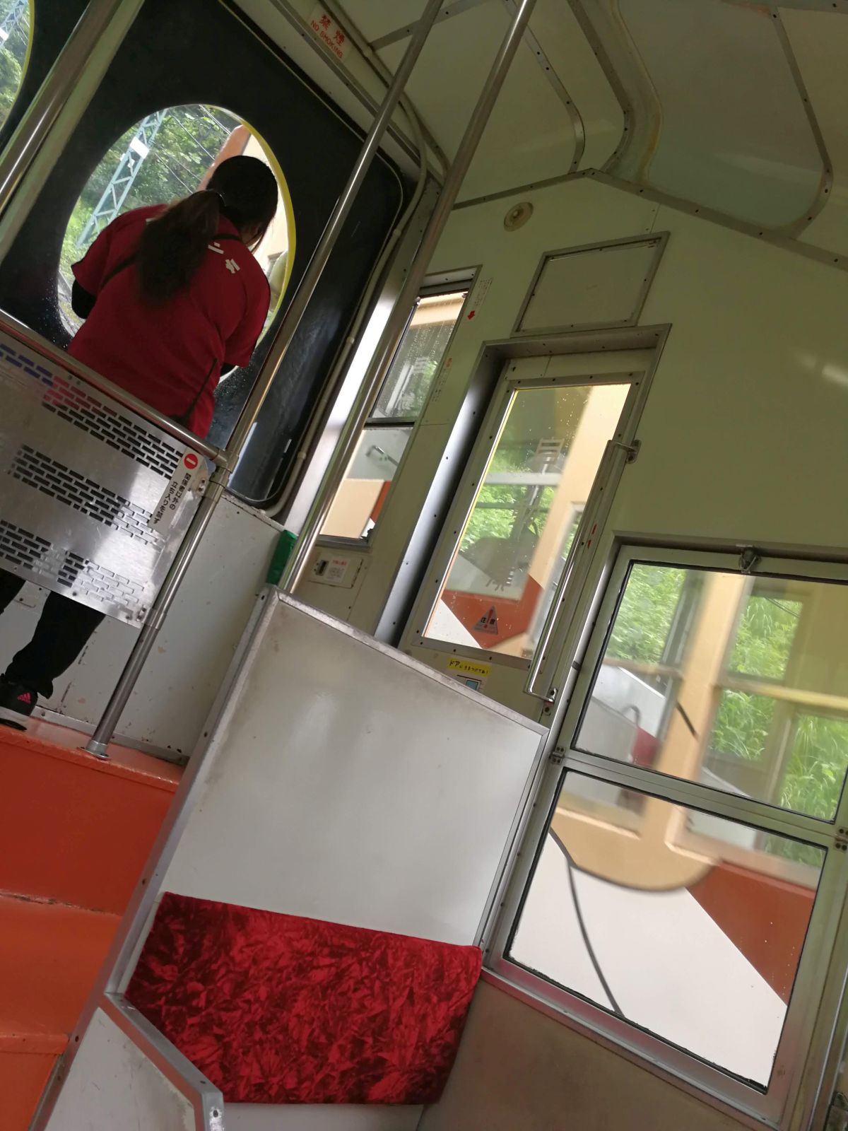 反対車両の乗客