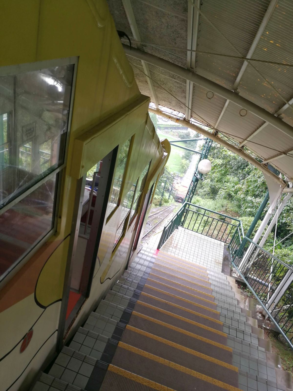 山側駅到着