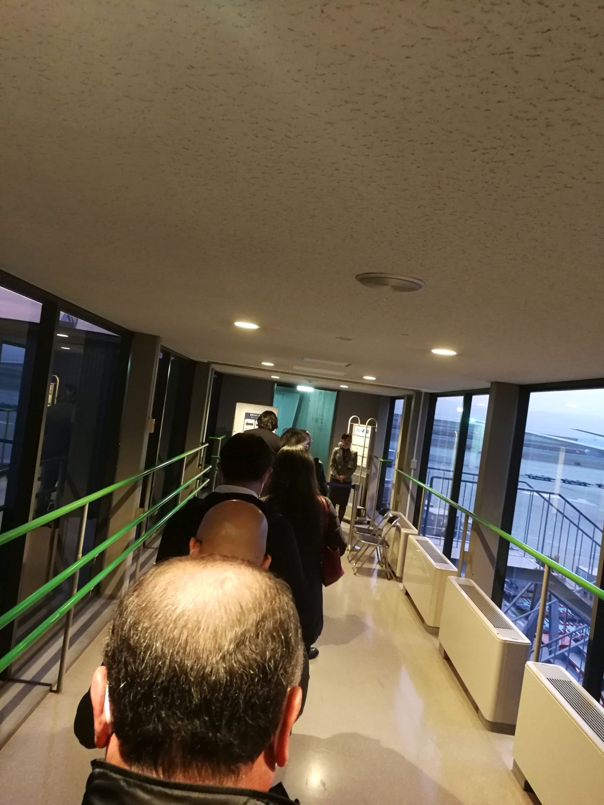 搭乗待ち