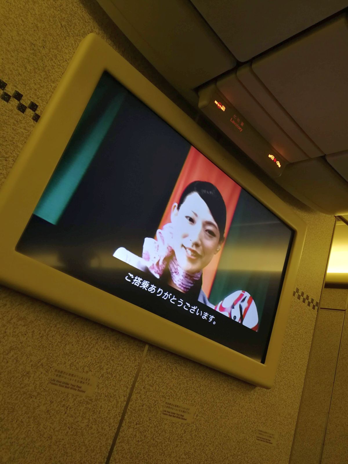 機内安全ビデオ