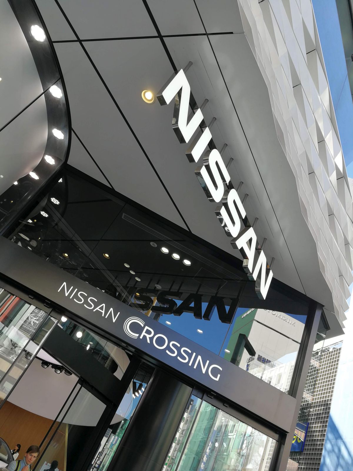 NISSAN CROSSING