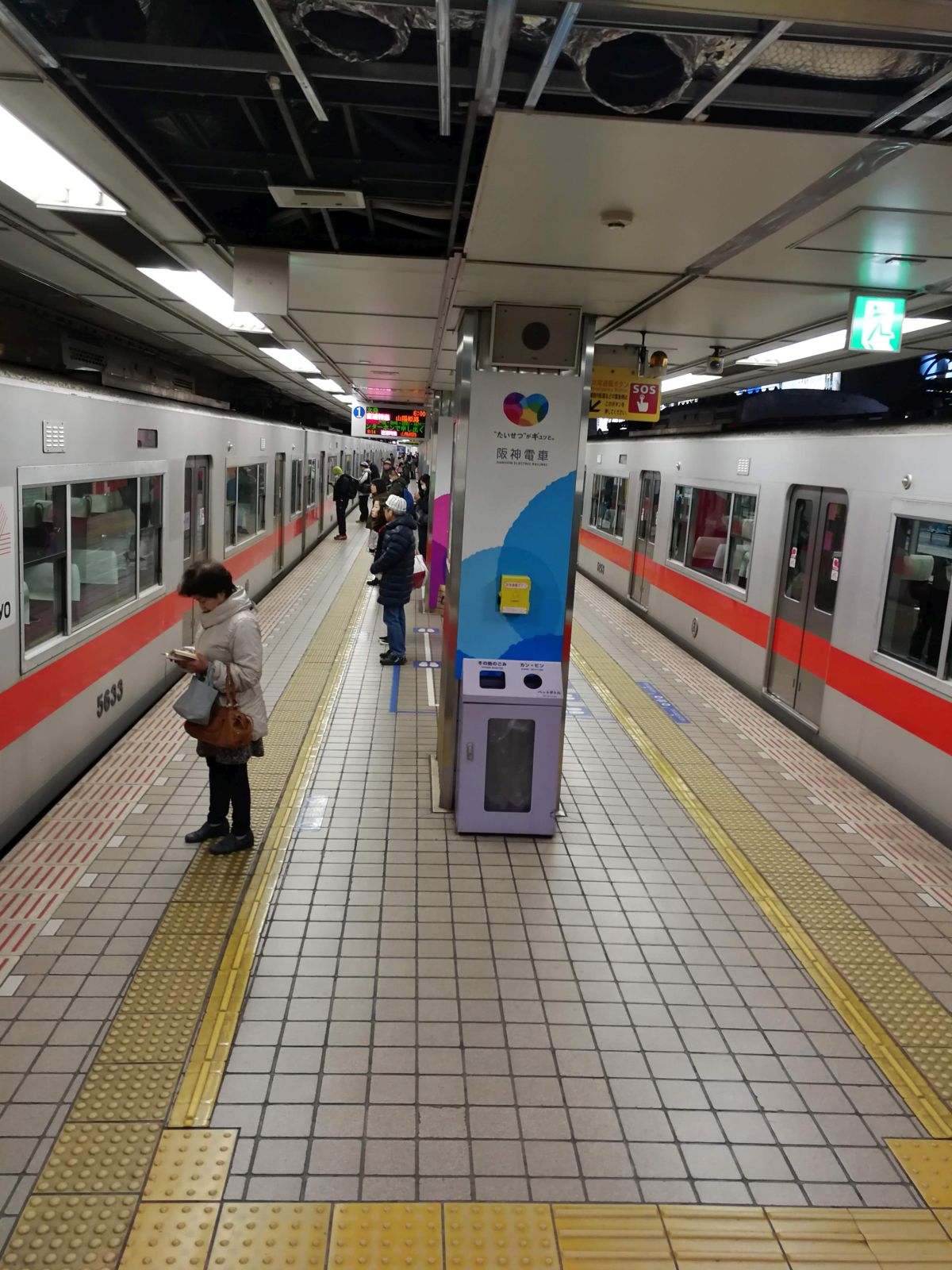 朝の梅田駅
