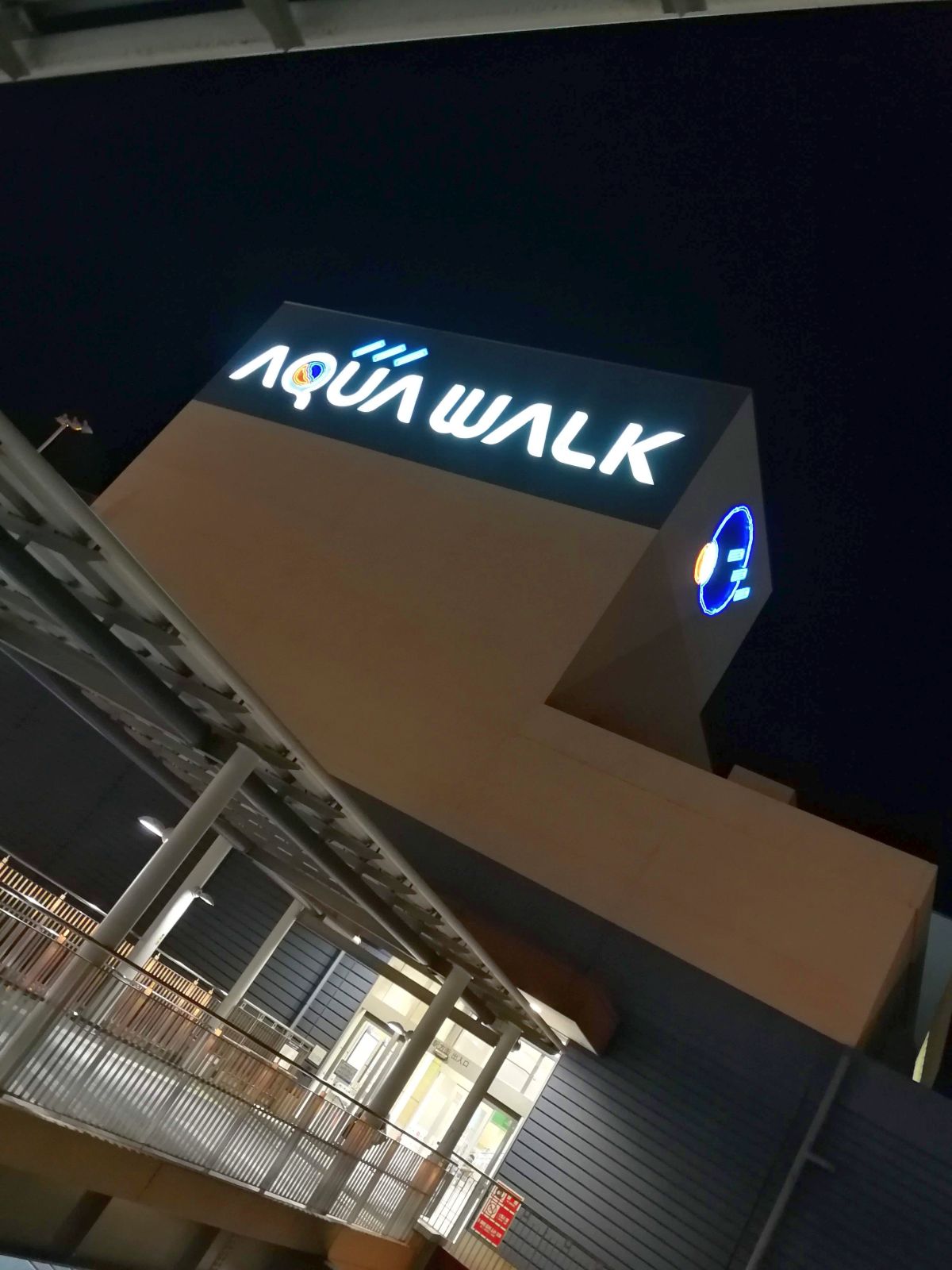 AQUA WALK