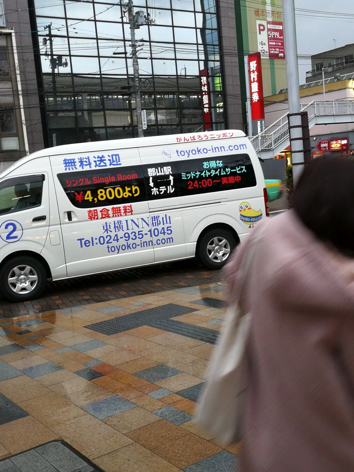 駅前に送迎バス