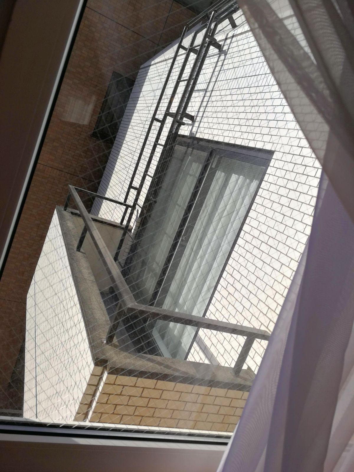 隣の建物