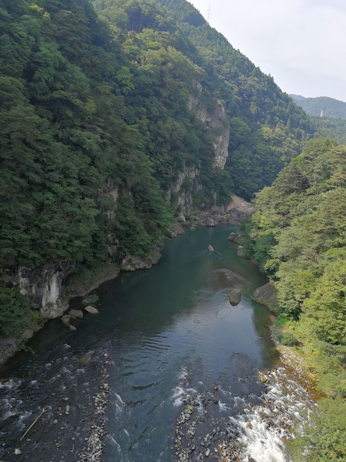 眼下の渓流