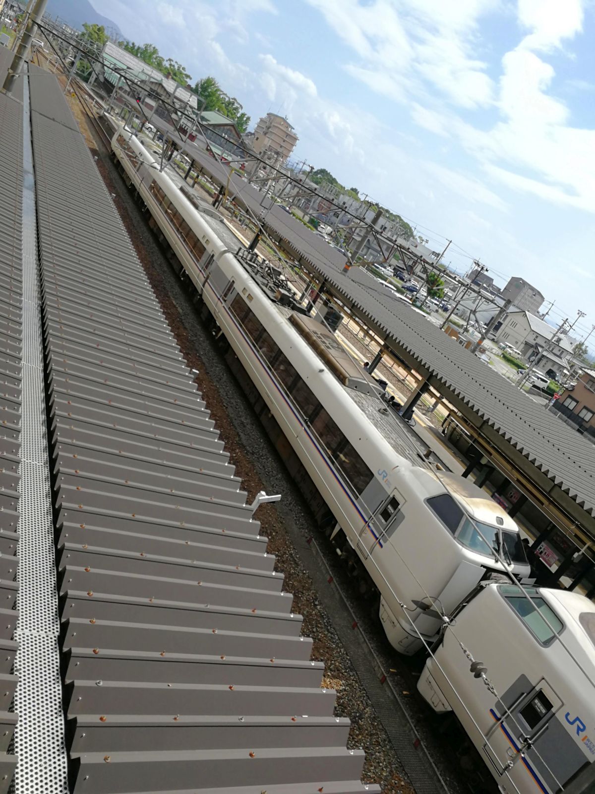 特急しらさぎ到着