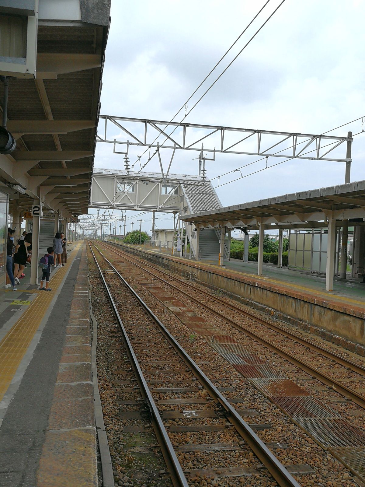 泊駅のホーム