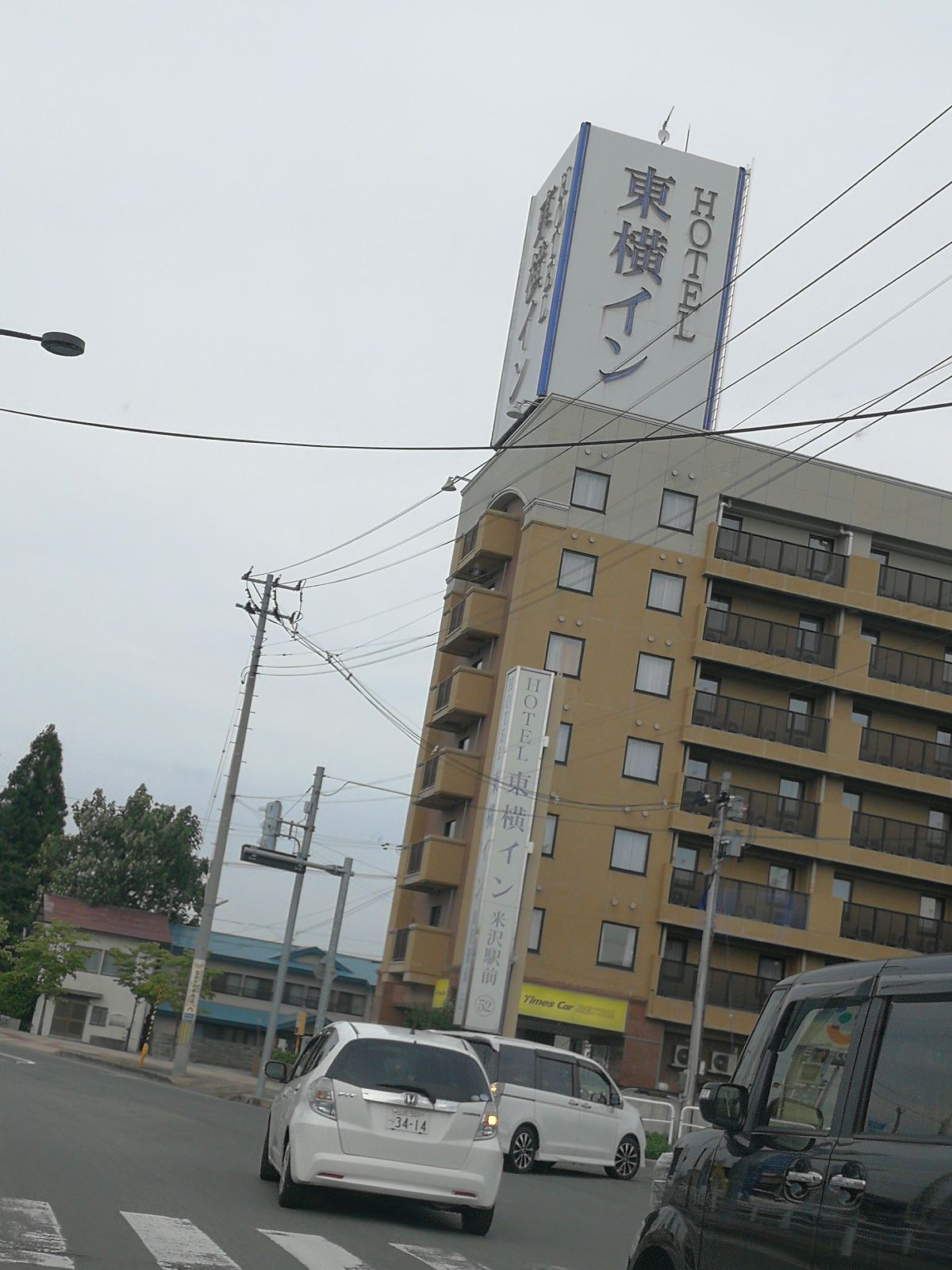 某横イン