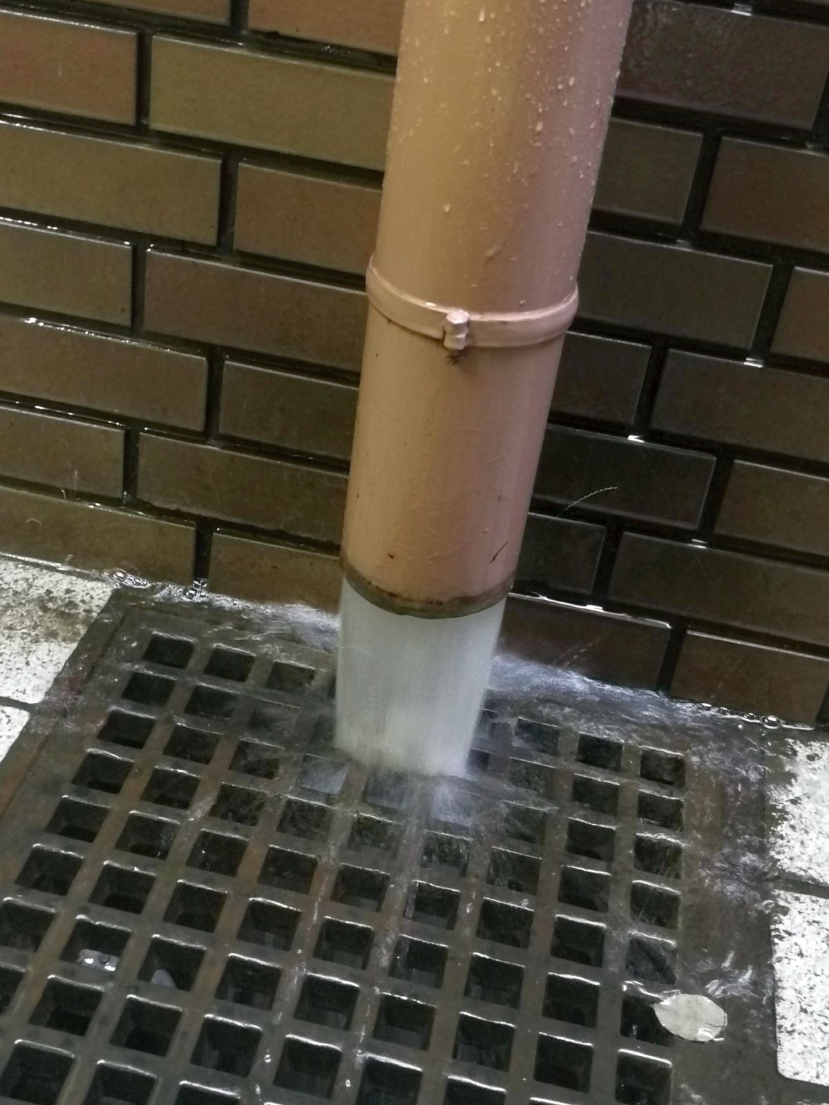 配水管の水