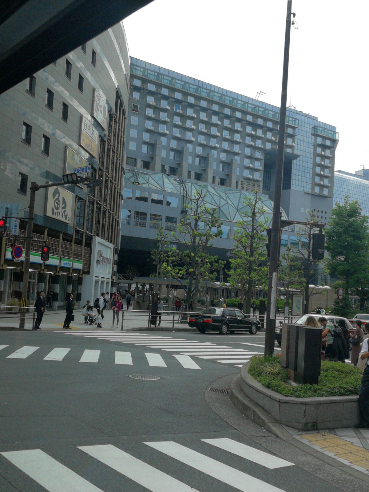 京都駅横通過