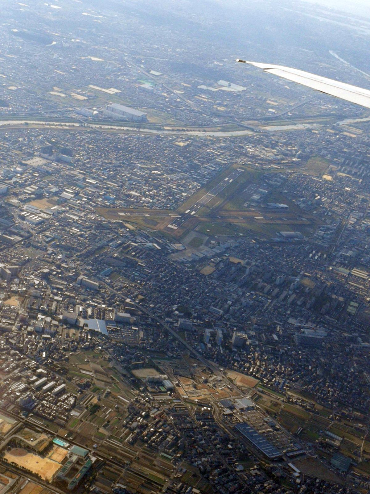 上から見る八尾空港