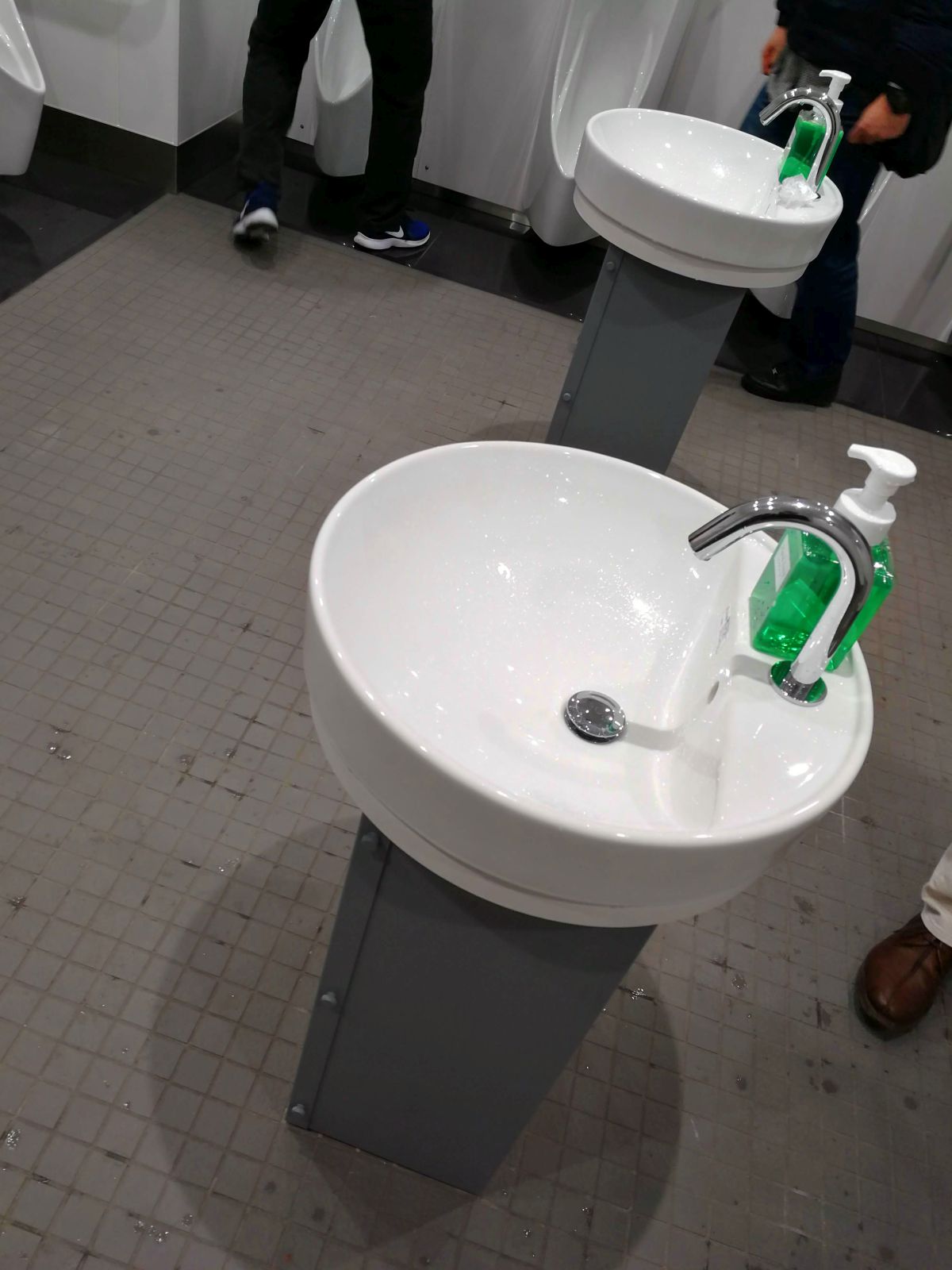 アイランド式の手洗い場