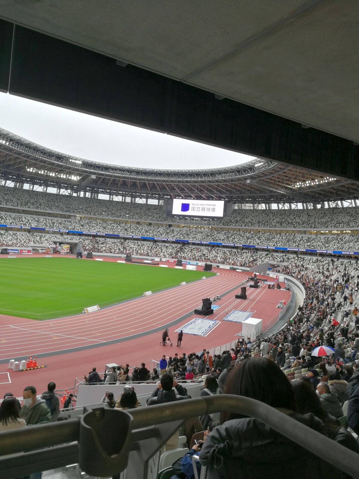 国立競技場の中２