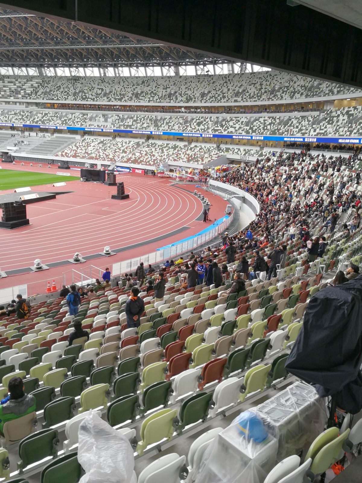 国立競技場の中３