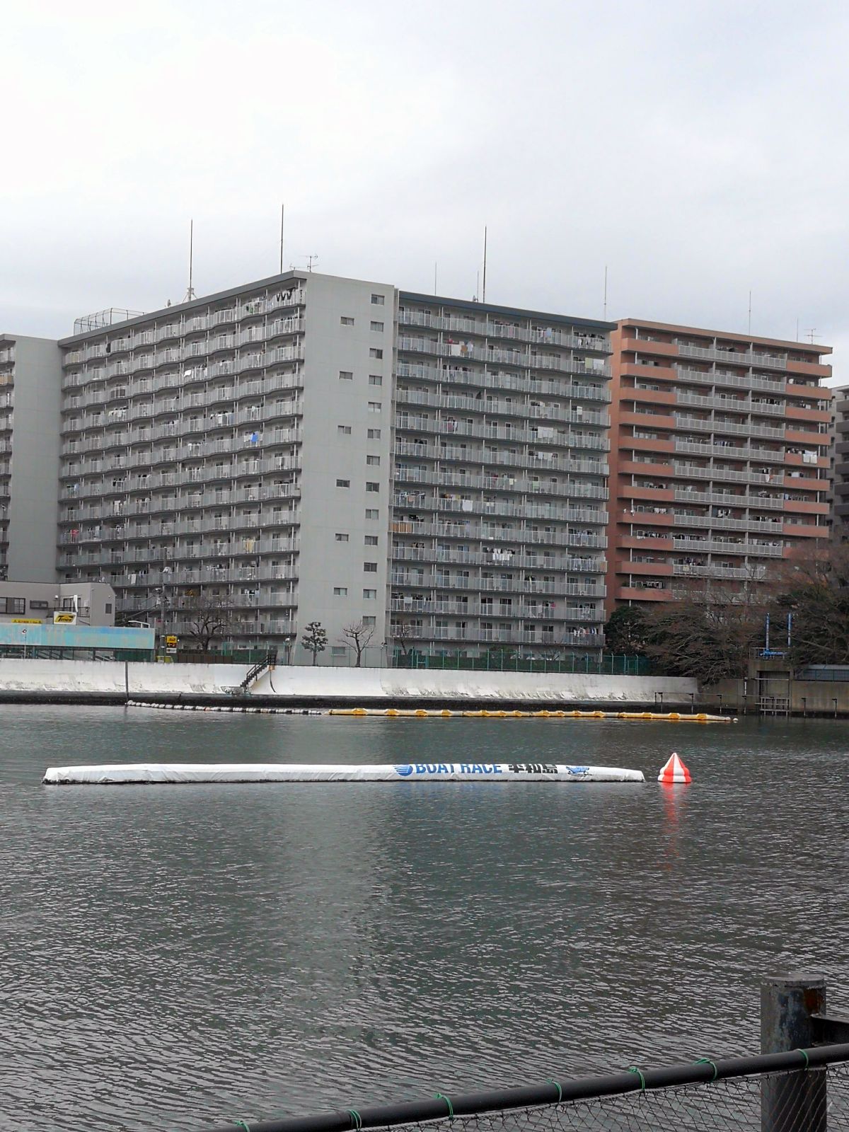 隣接マンション