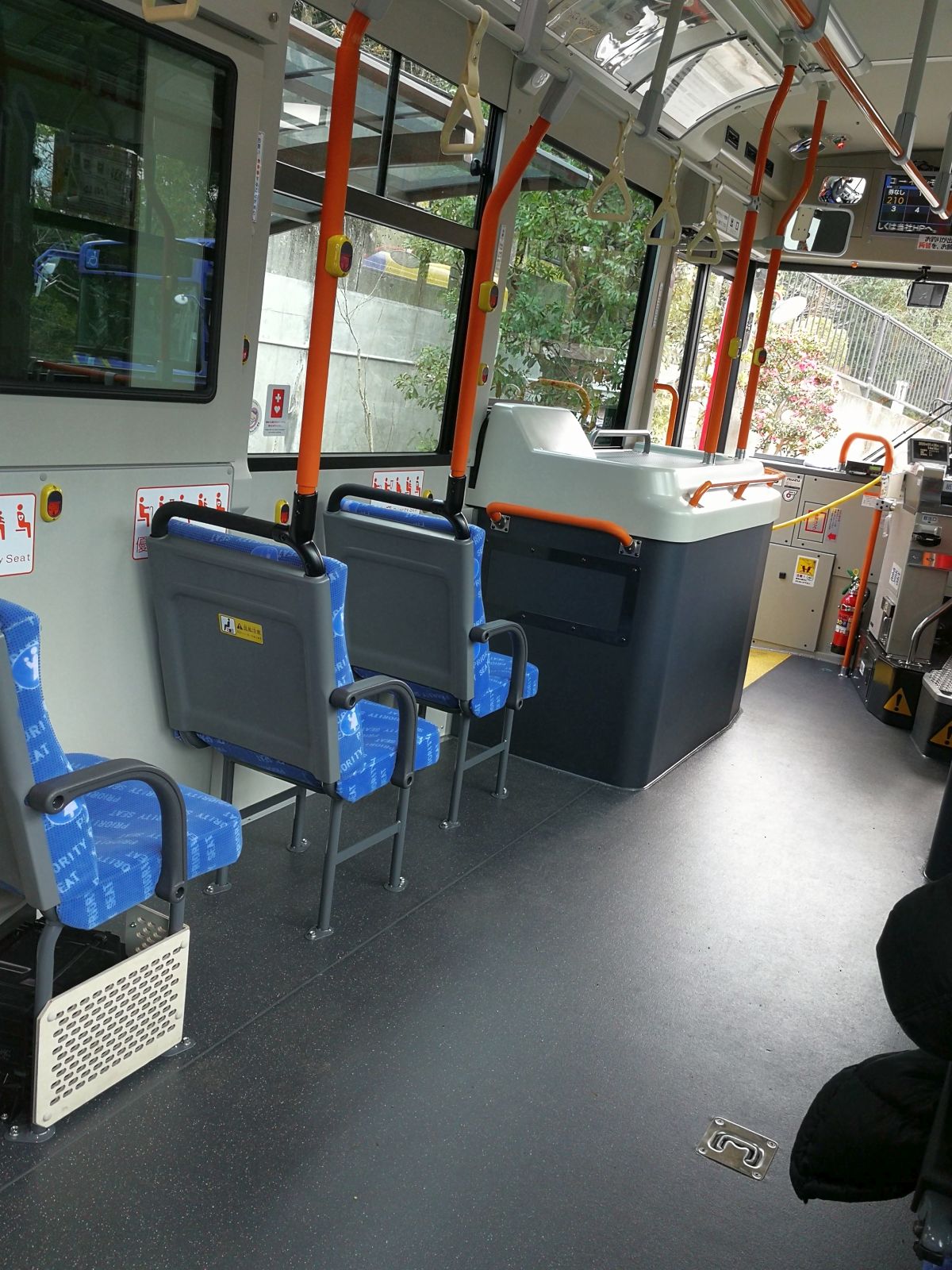 バスの先頭座席