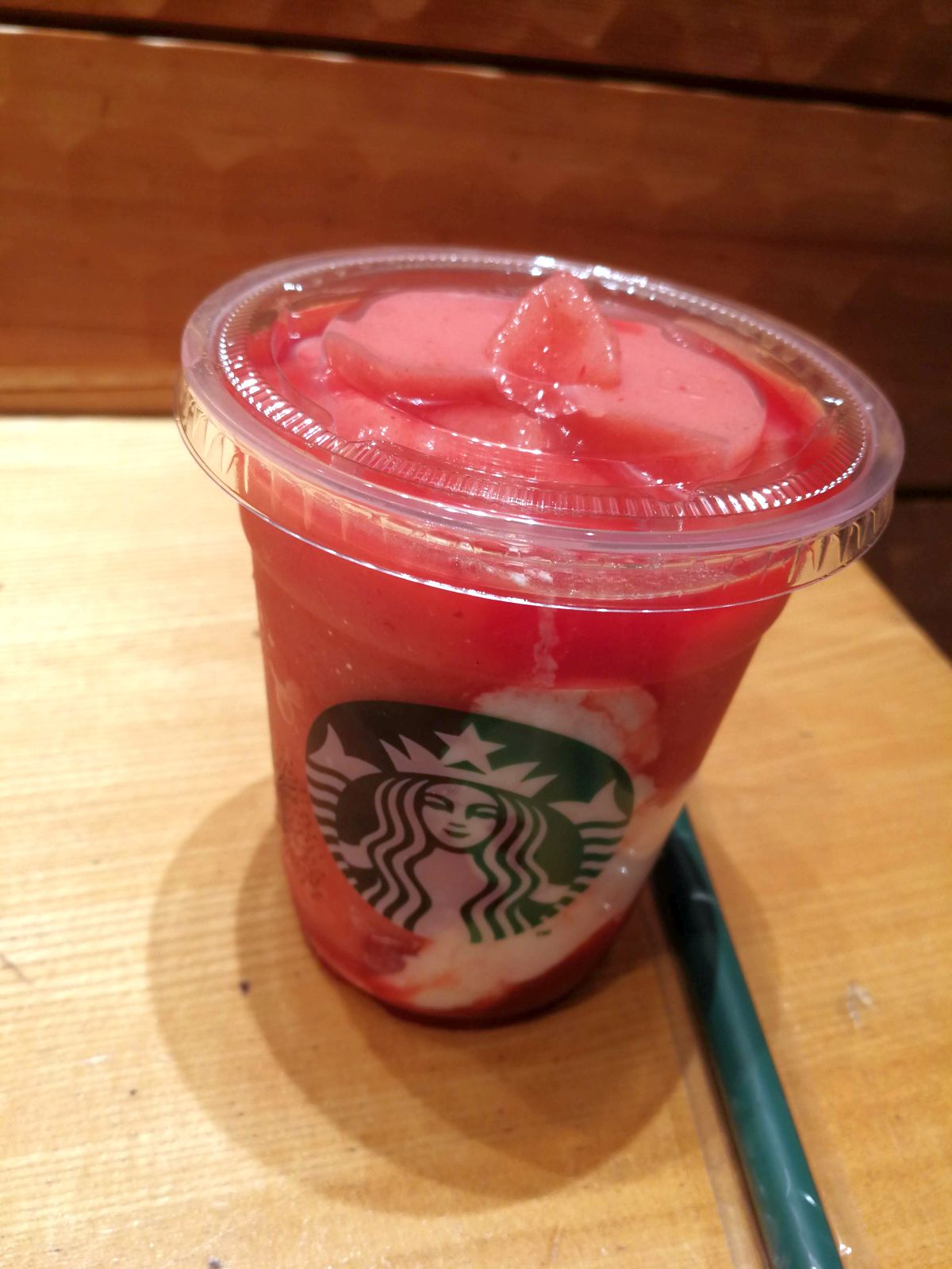 ごろっとイチゴフラペチーノ