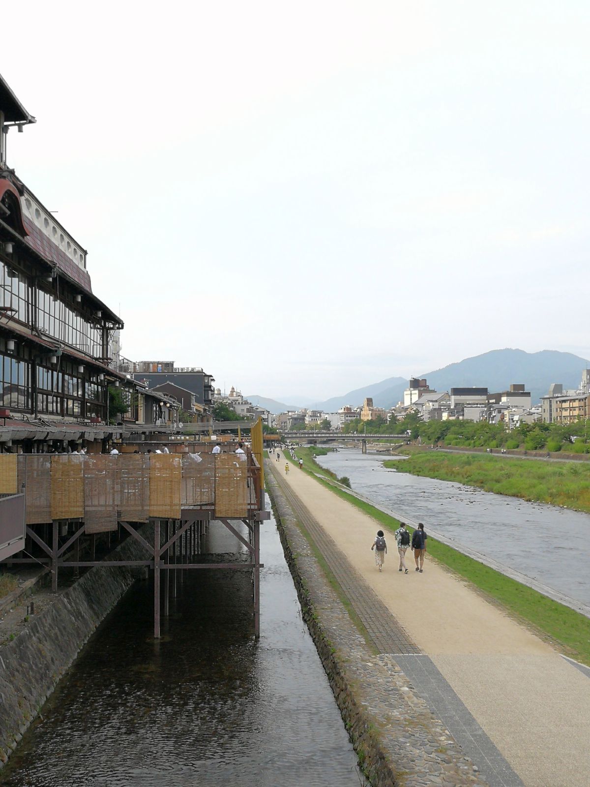 鴨川の川床