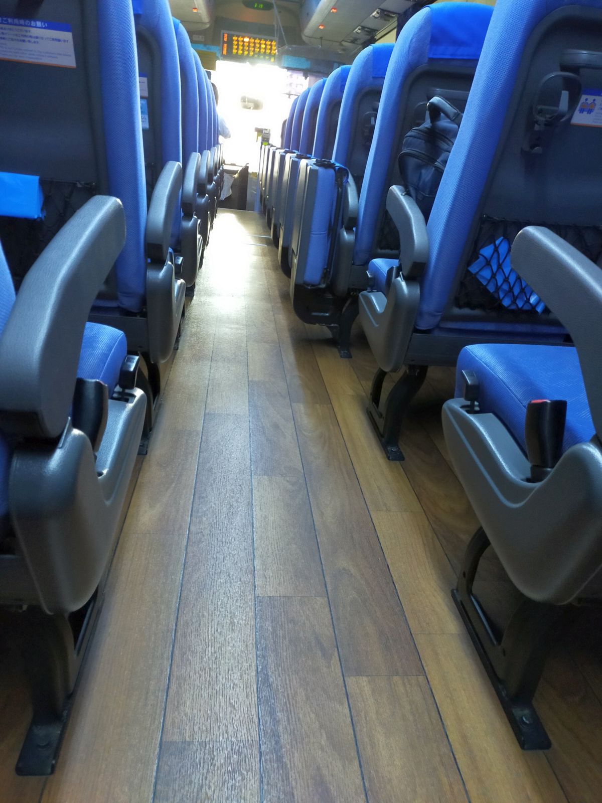 バスの床面
