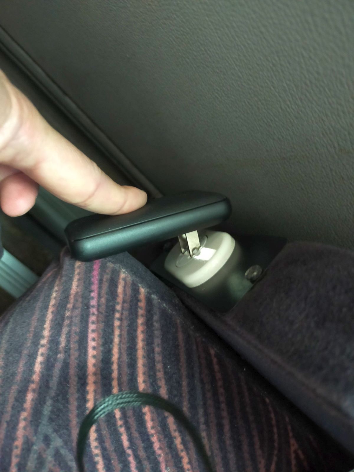 回して差し込むタイプ